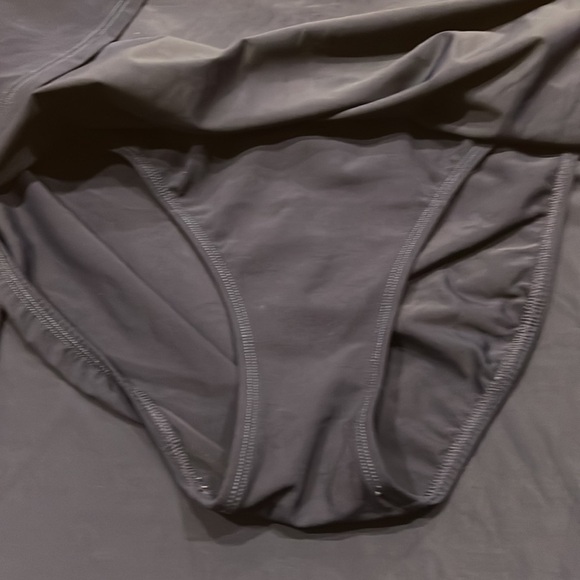 L.L.bean navy blue women’s swim skirt size 16. - Picture 6 of 10